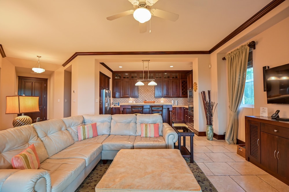 CR Luxury Los Sueños Condos