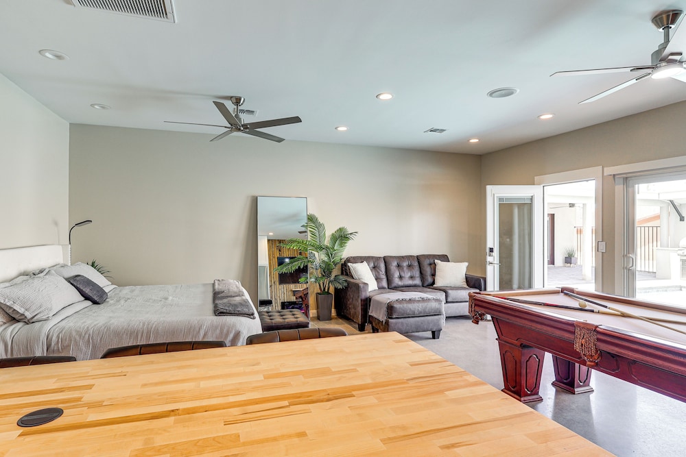 Casita + Chef's Kitchen: Lake Havasu Desert Oasis