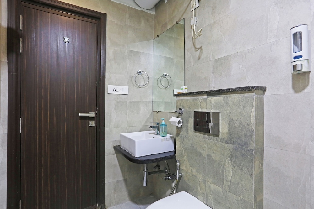 Hotel Aerostar Gold Near Yashobhoomi