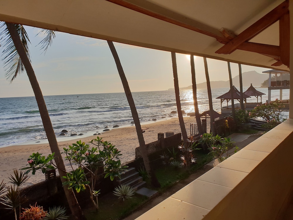 77 Sunset Plaza, Cisolok - 12