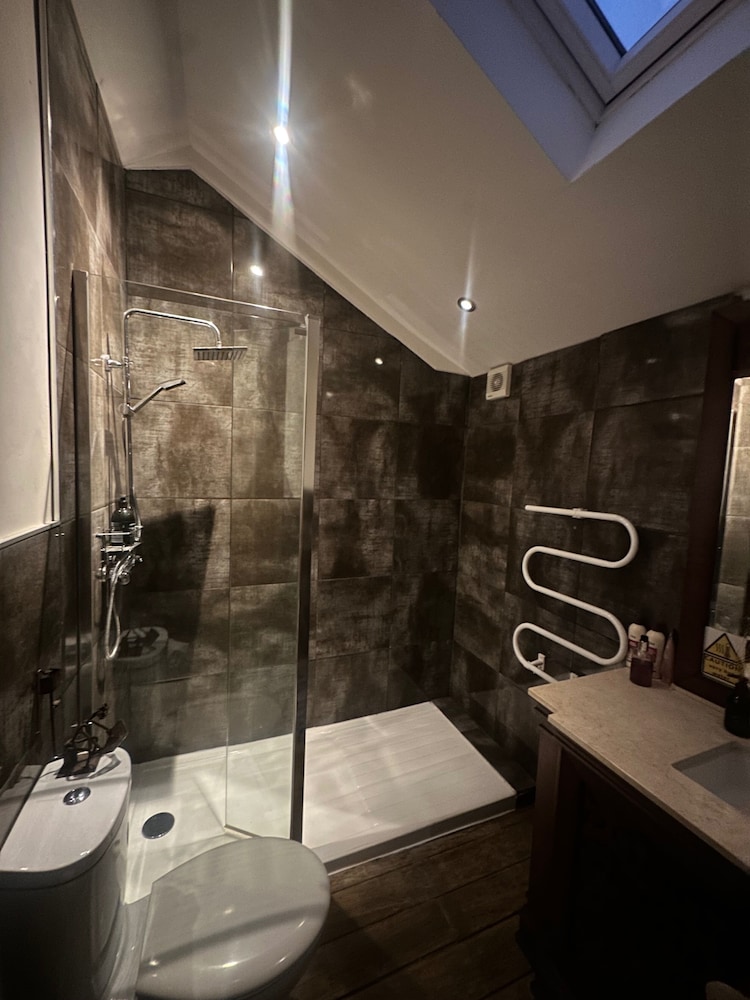 Meagill Cottage, Sleeps 4 With Hot Tub & Parking