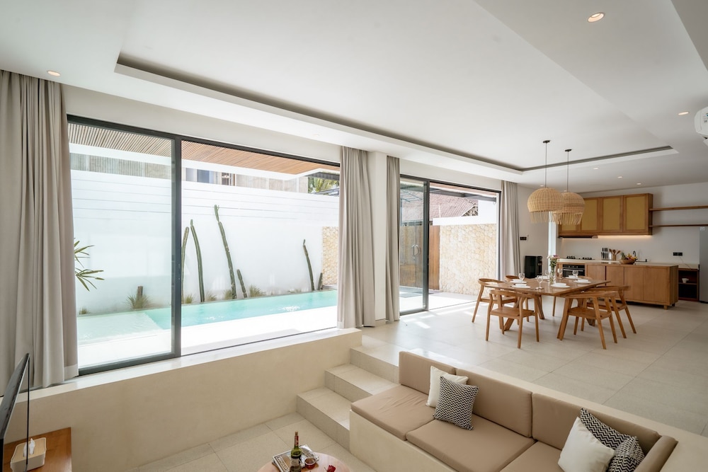 RHYS Villa Pererenan