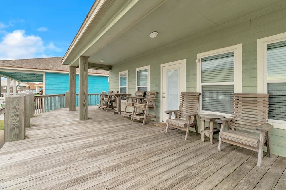 Sea Song 2 Bedroom Home by RedAwning