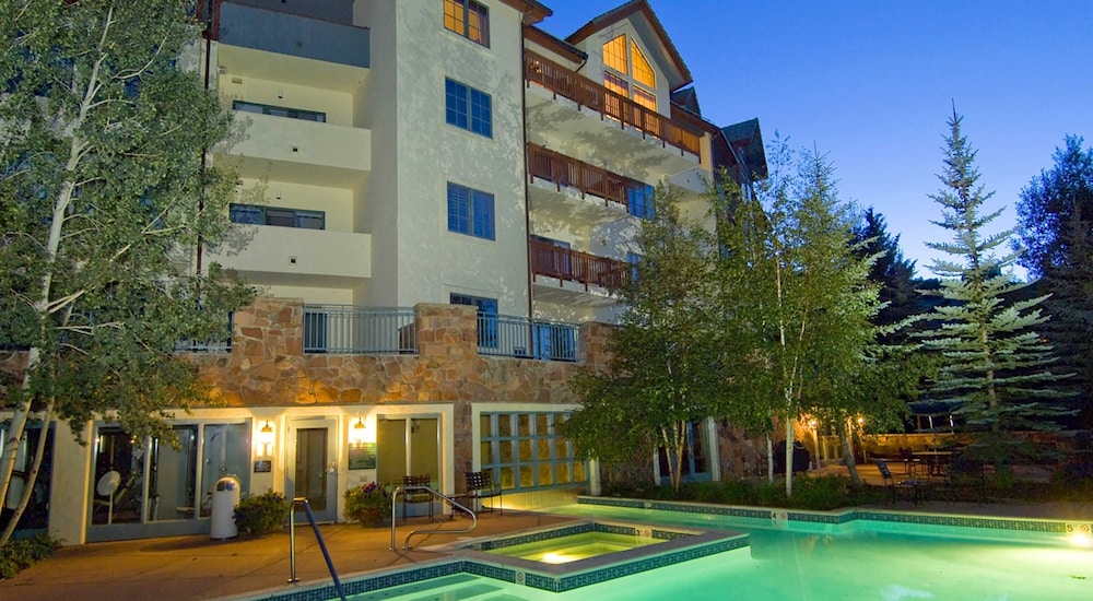 Oxford Court #305 3 Bedroom Condo by Redawning view 5