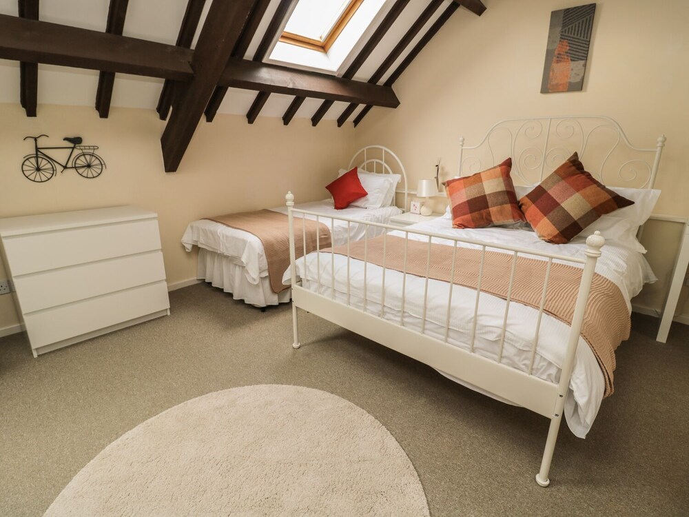Heron Cottage view 4