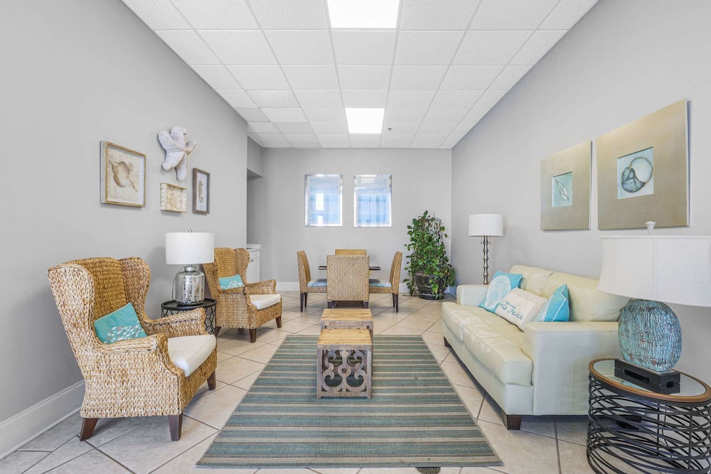 Admirals Quarters 508- Luxury Beachfront Condo 3 Bedrooms 3 Baths 5th Floor