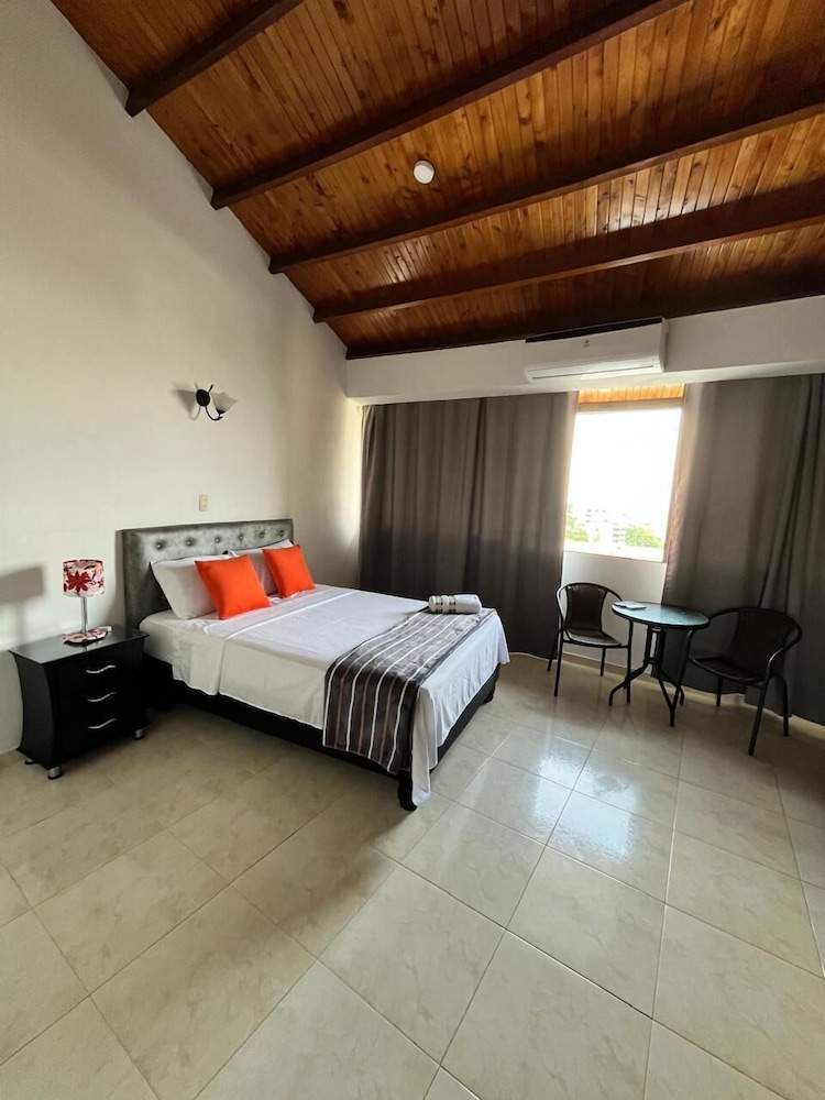Hostal CaliView Inn