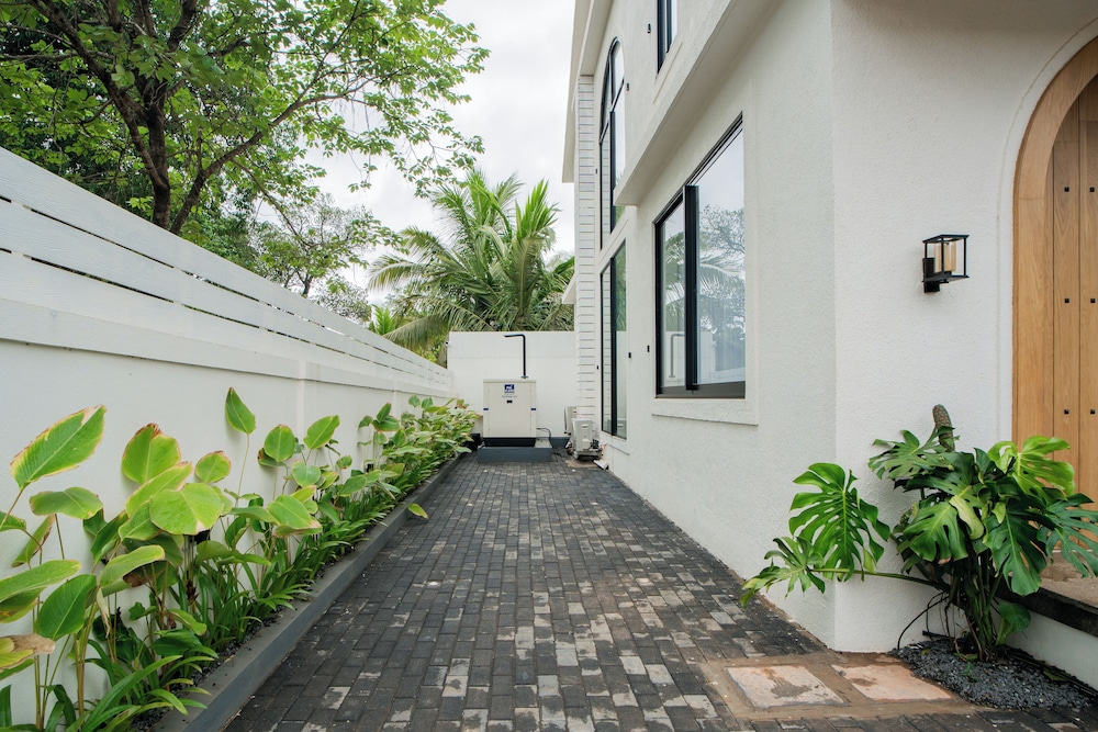 ELIVAAS Ekam | Luxe 4 BHK Villa With Pvt Pool & Patio