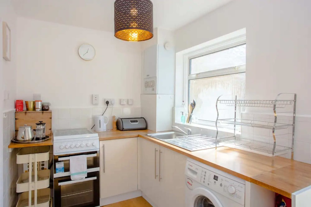 Stylish 4BD House With Private Garden - Stratford