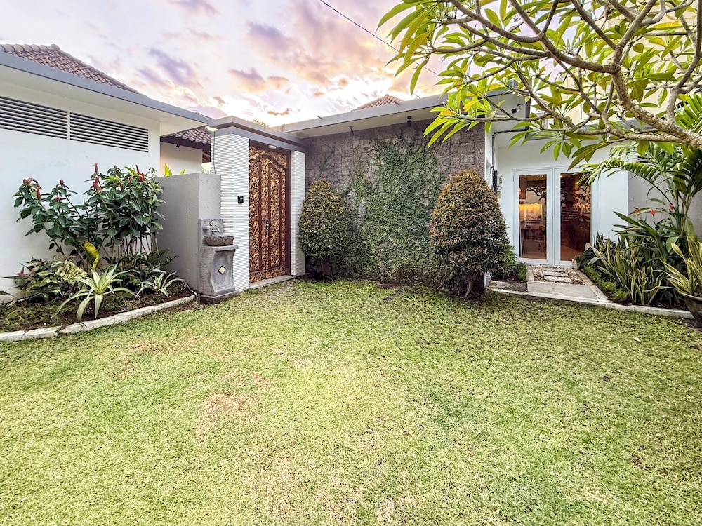 Villa St Calyx by DVH Luxe Retreats 3BR