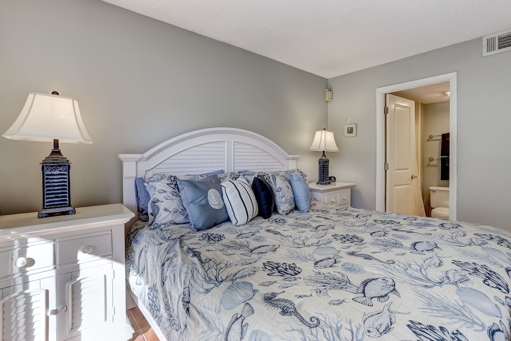 Omni Captains Court 1029 2 Bedroom Condo