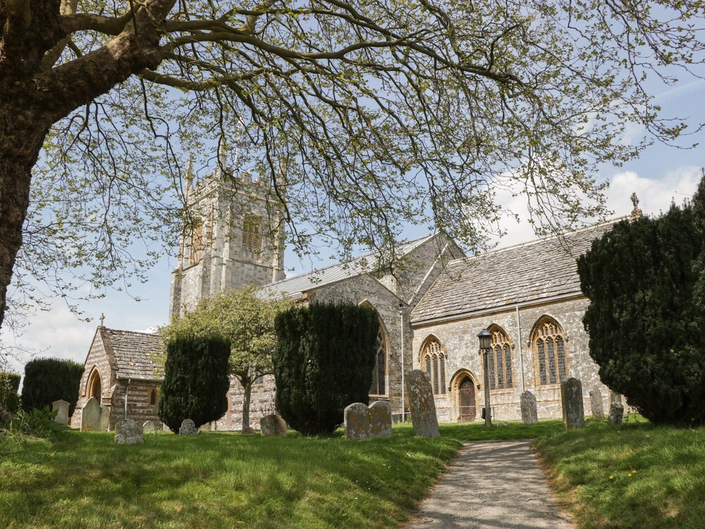 2 Court Farm