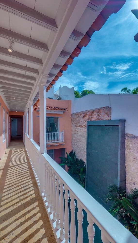 Upper House - Property Image 2