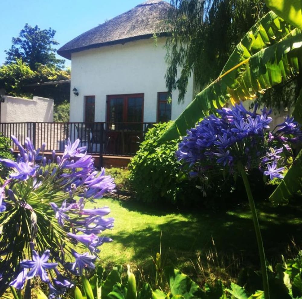 Acara Guest Cottages
