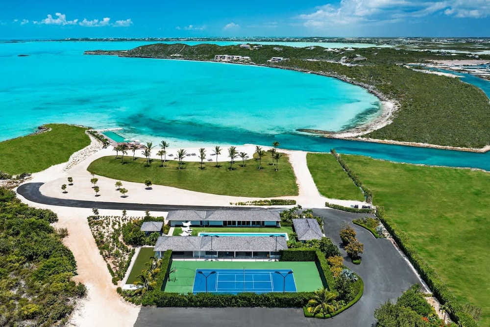 Oceanfront Luxury Villa Infinity Pool w Slide
