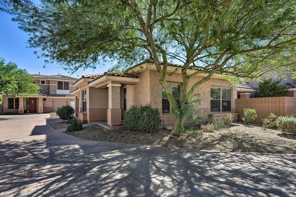 Walk to Community Pool: Goodyear Desert Oasis view 4