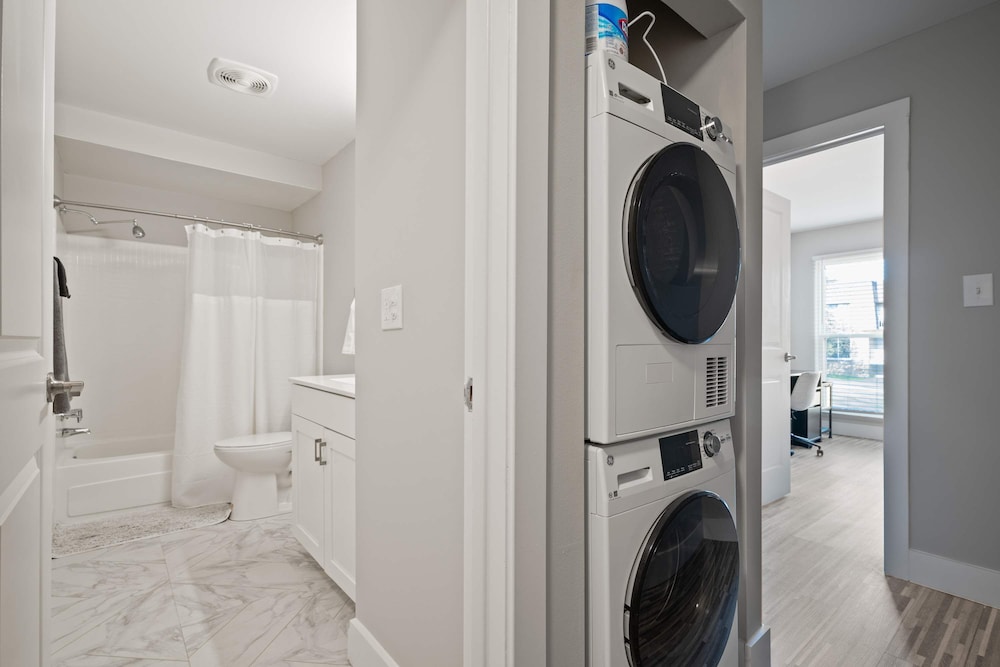 2-bedroom Spacious Stay