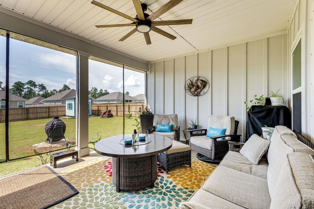 Pet-friendly Pensacola Home w/ Fenced Backyard