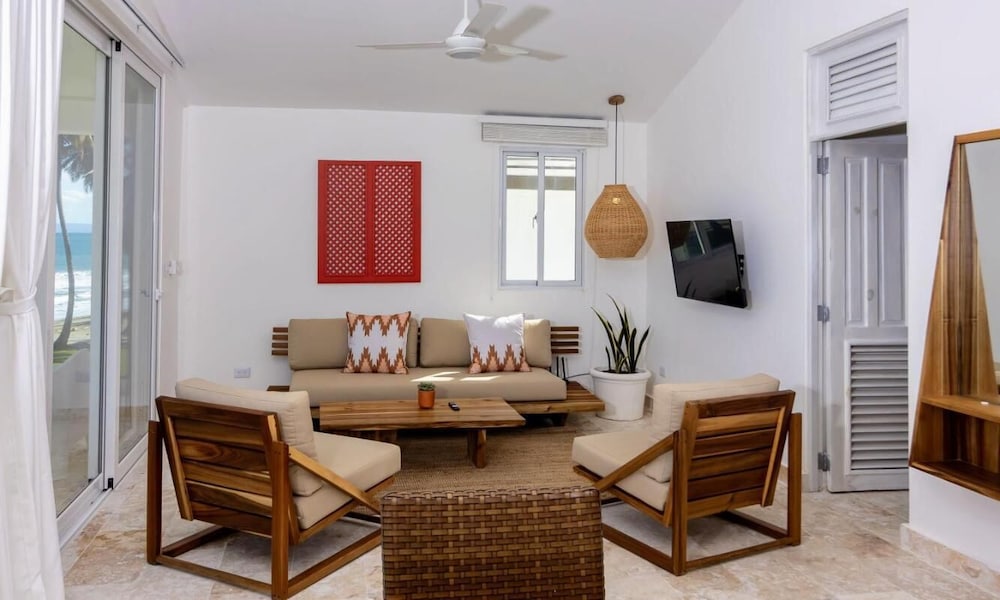 Room in Guest Room - Oceanfront Suite With Kitchenette Stunning Views & Secluded Luxury view 4