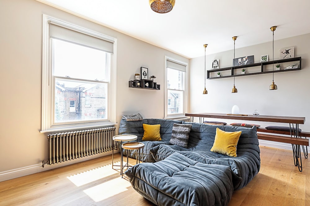 Rustic and Contemporary Haven in Brixton