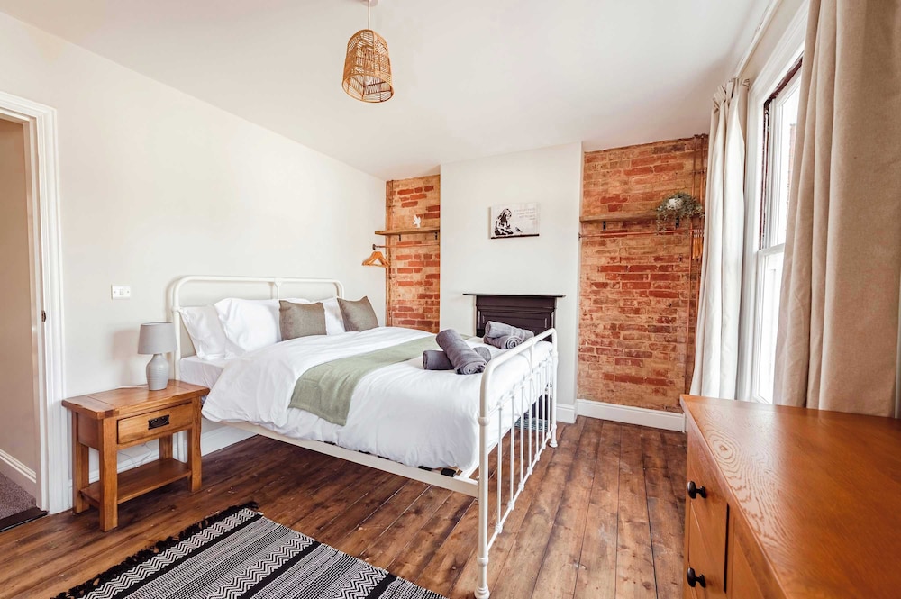 Host Stay Sherrington Road Abode