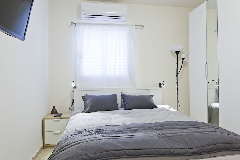 TLV Suites By The Sea - 2 Rooms