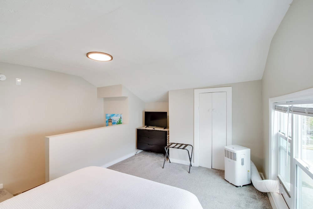 Hilltopper Convenience: Modern Duplex Near WKU