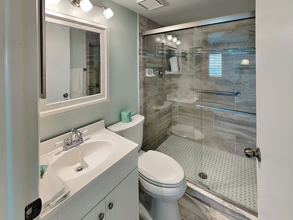 Admirals Bay 255 by Distinctive Beach Rentals