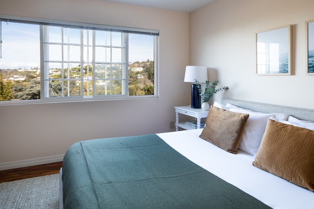 Villa Valencia by Avantstay Entertainers Dream w/ Outdoor Kitchen, Spa & Views view 4