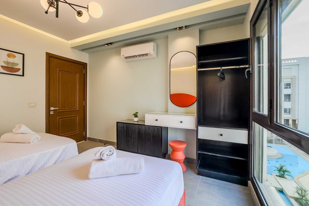 Ample & Artistic 2bdr Apt. 5 min to CAI Airport