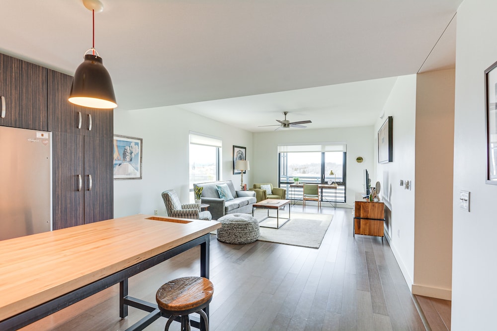 Modern Springfield Apartment ~ 7 Mi to Downtown!