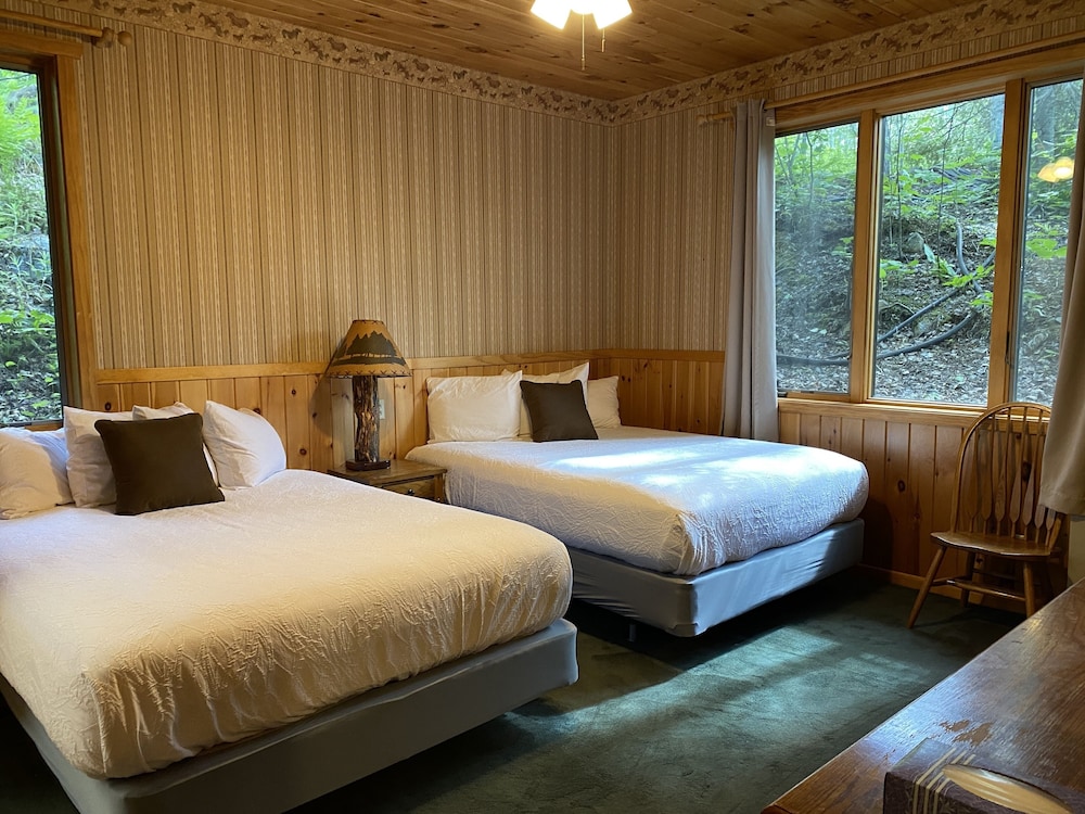 Gunflint Lodge & Outfitters