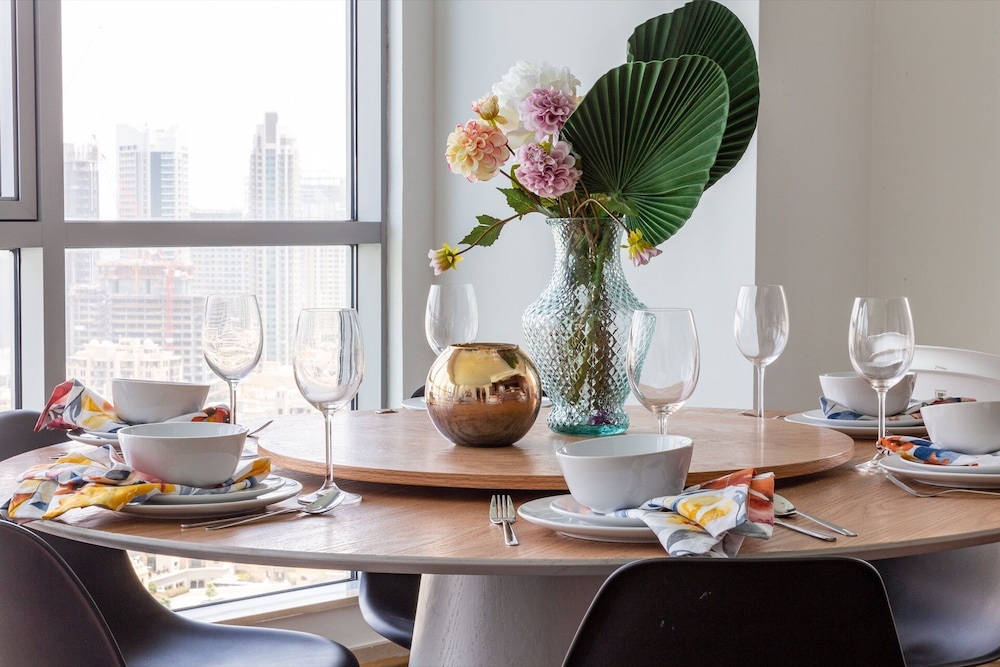 Stellar 2BR Apartment With Dazzling Views Of The Burj Khalifa