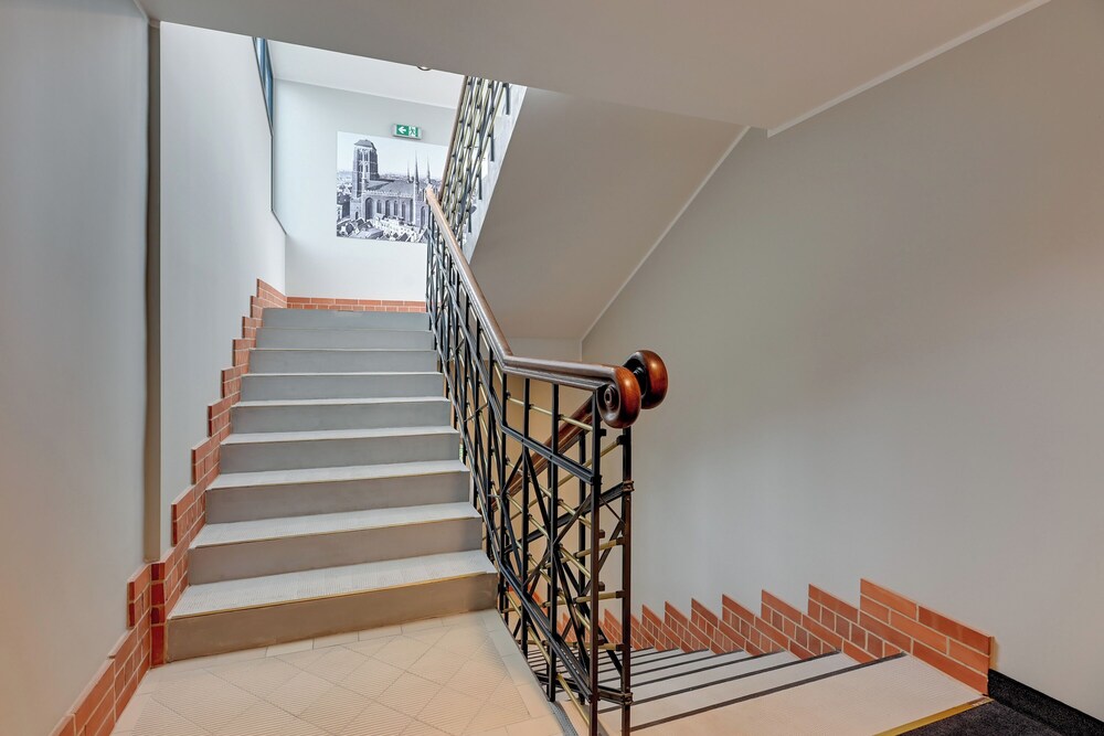 Waterlane Vintage Fitness & Parking by Downtown Apartments