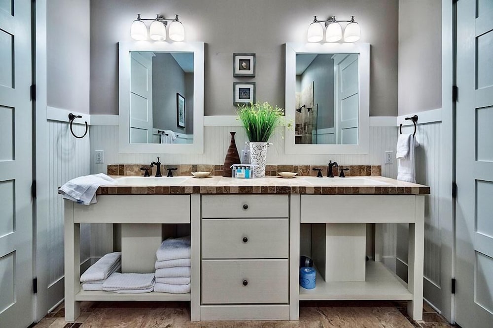 Ocean 52 3 Bedroom Holiday Home by Five Star Properties