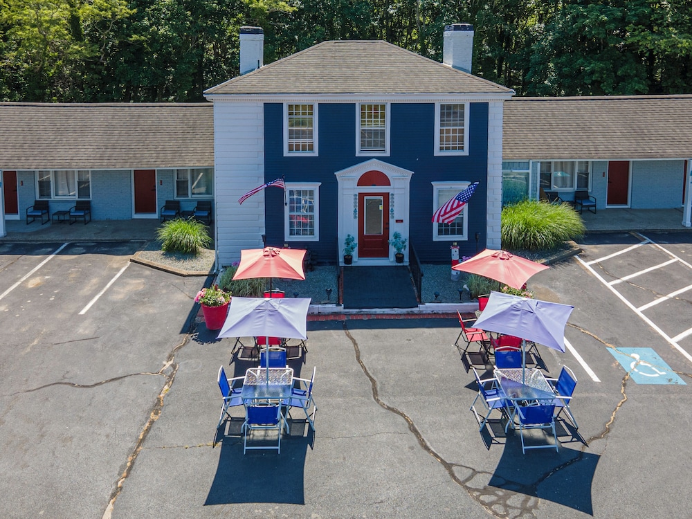 Olde Tavern Motel And Inn