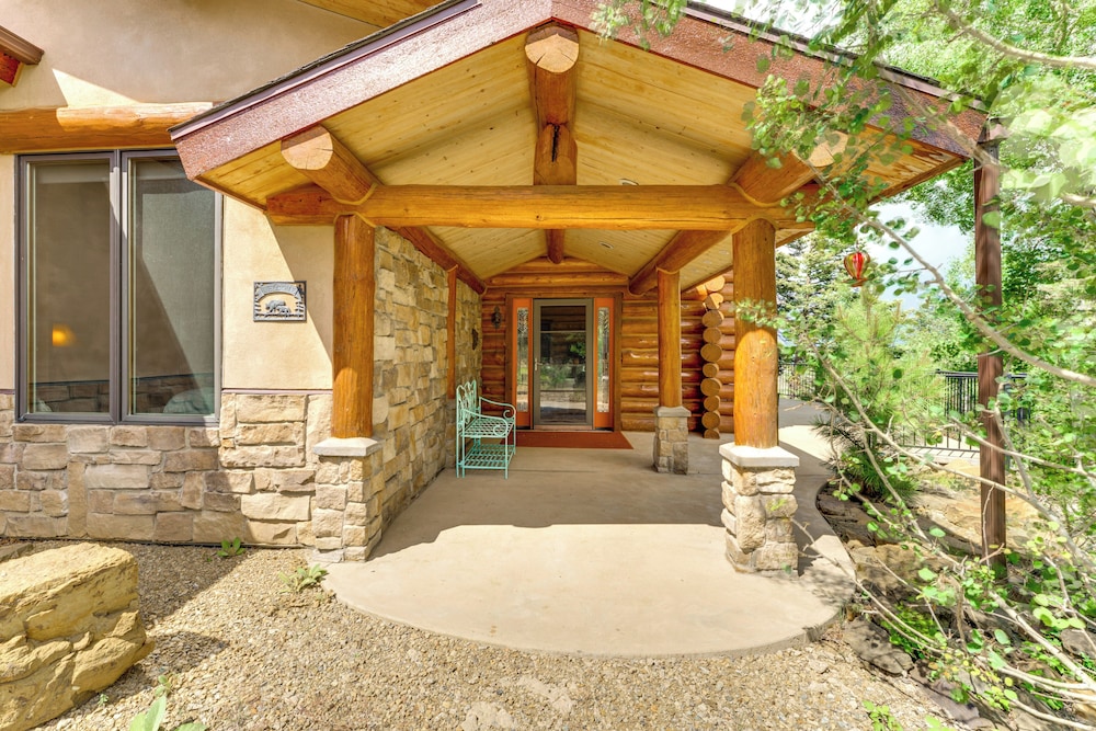 Secluded Angel Fire Retreat: Deck + Stunning View!