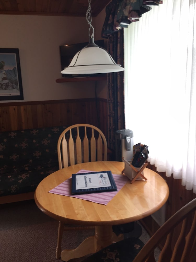 Blue Grouse Country Inn Bed & Breakfast