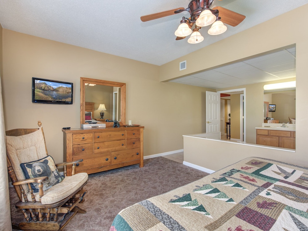 Bear Crossing by Jackson Mountain Rentals view 4
