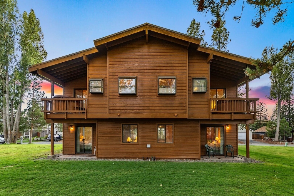 589 Danube Drive 3 Bedroom Condo