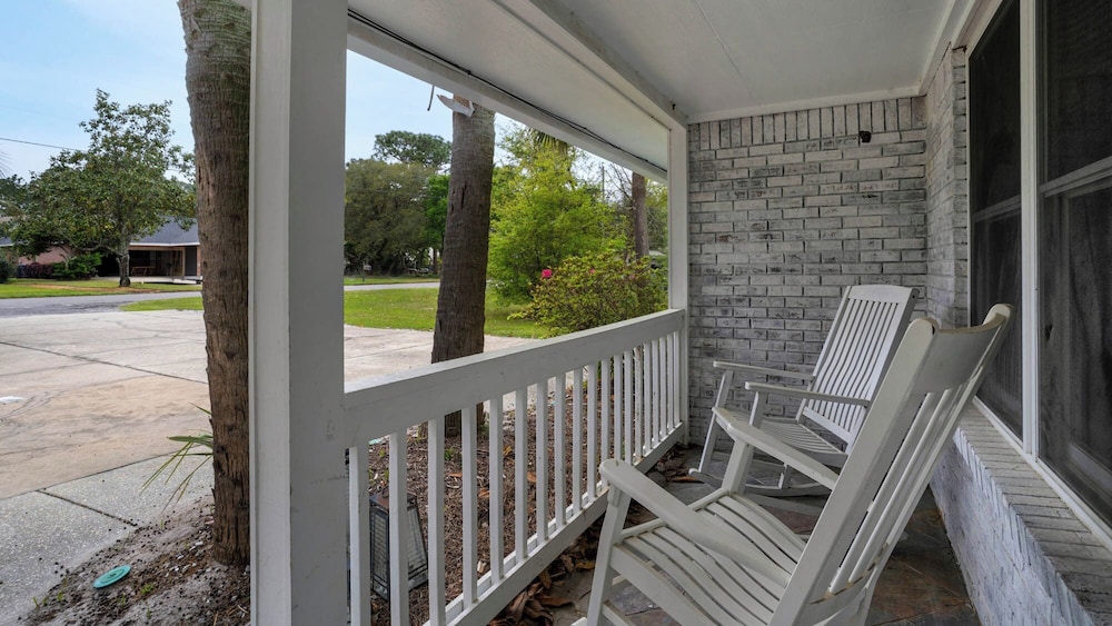 Spacious Retreat w/ Private Pool, Spa, Fireplace + Attraction Tickets!