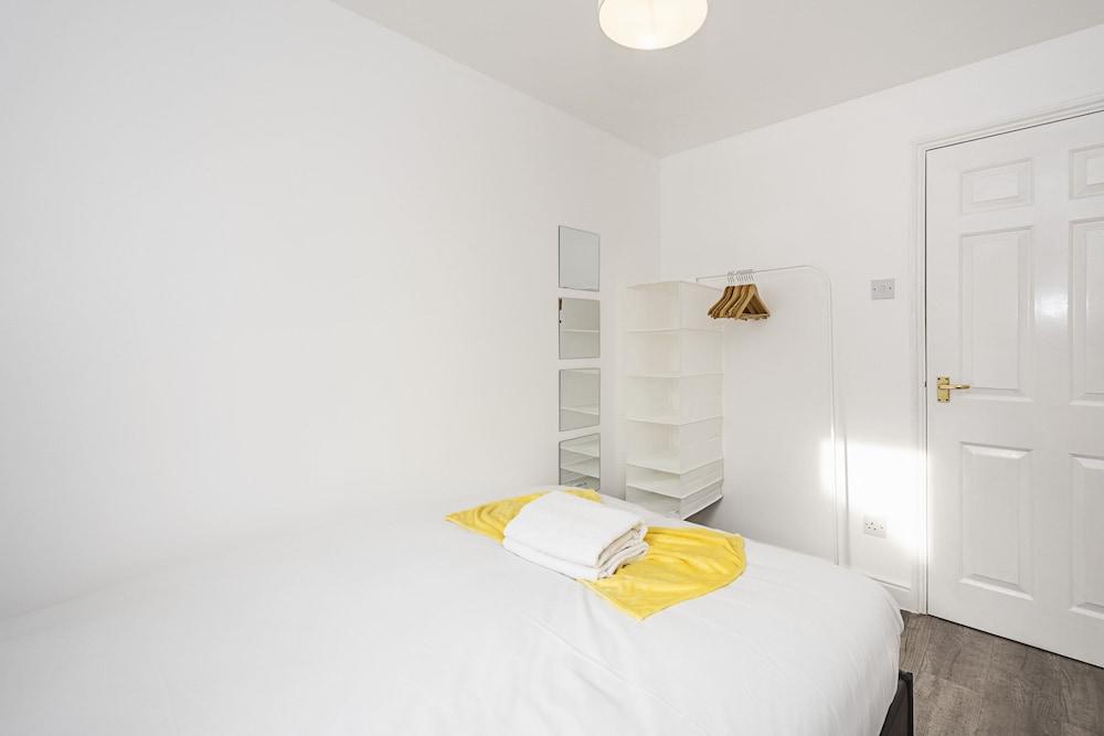Modern 2 Bedroom Lewisham Apartment