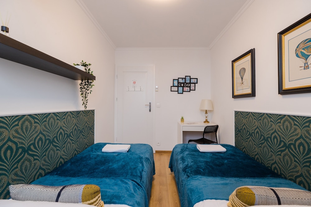 UNIT Short Rent Apartment by Warsaw Metro Station
