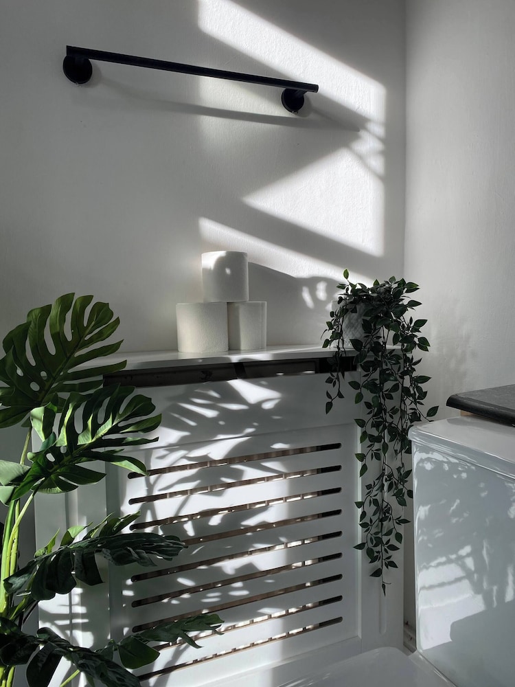 Modern Townhouse-free Parking-game Room-w-ifi