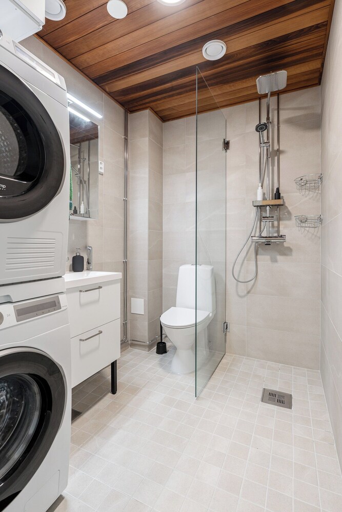 Luxurious 1BR Penthouse with Balcony