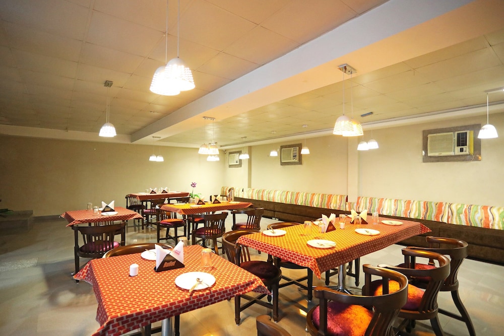 OYO 10967 Dhola Maru Resort