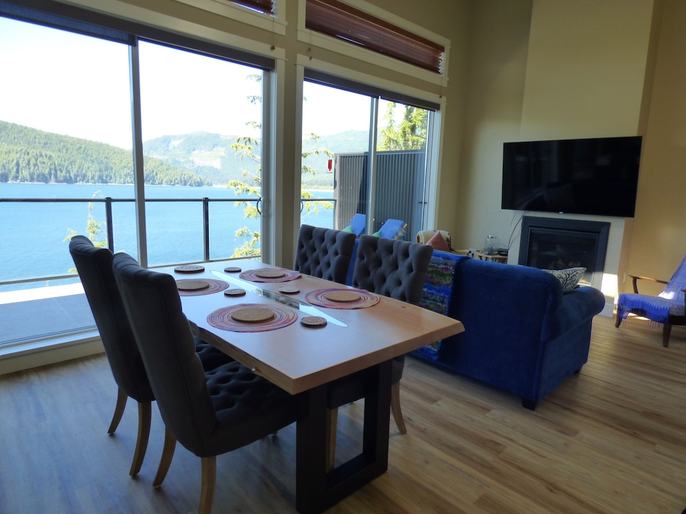 Eagle Reach - A West Coast Cottage