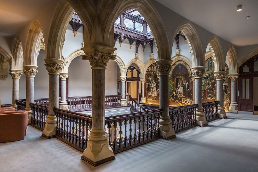 The Mabel Suite Stone Cross Mansion