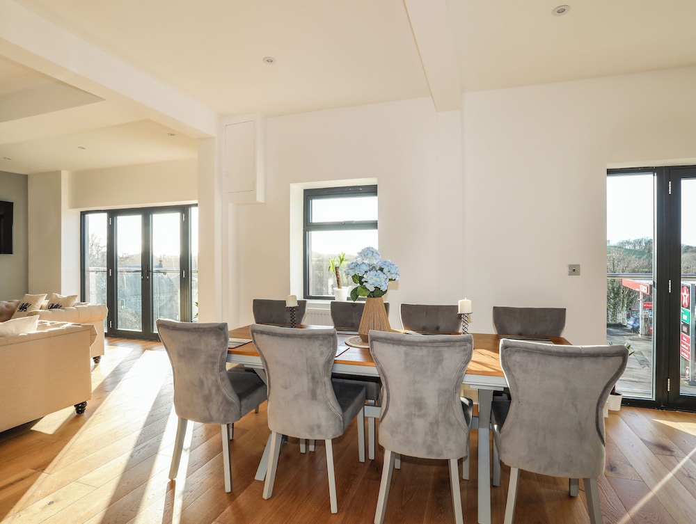 Bryn Min Manton Penthouse