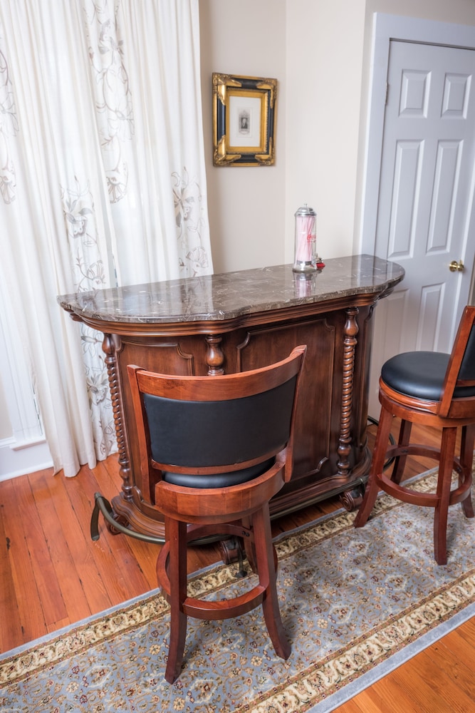 Dennison Street Inn Bed & Breakfast